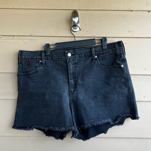 Signature by Levi Strauss Black High Rise Jean Shorts - Size 18 - Picture 1 of 5